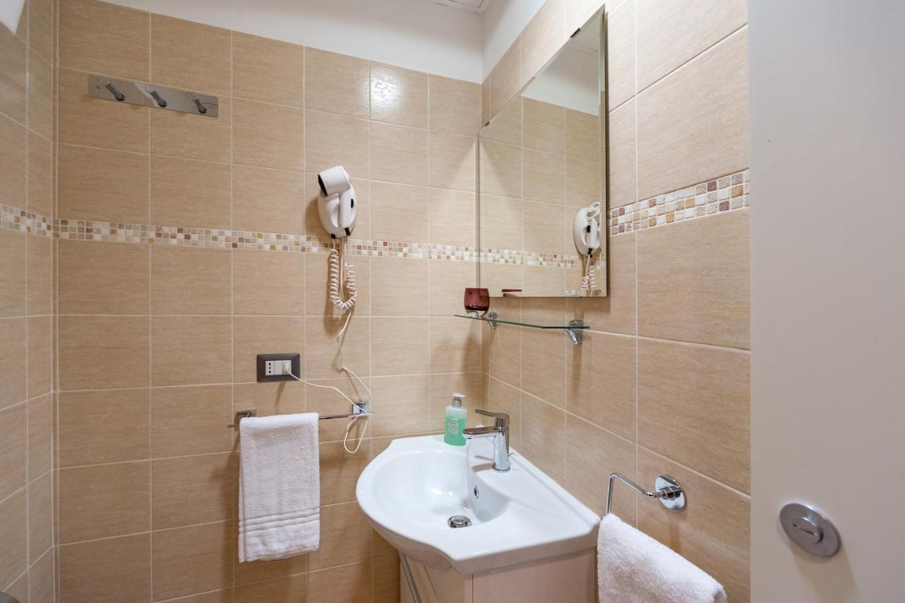 Monticello Apartment Via Cavour Рим Номер фото